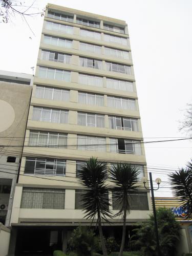 VENTA DE AMPLIO DPTO. EN AV. 2 DE MAYO - SAN ISIDRO
