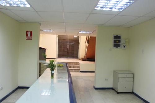 ALQUILO OFICINA. EXCELENTE UBICACIÓN EN EL CENTRO DE AQP