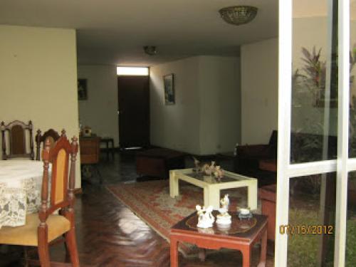 DEPARTAMENTO EN VENTA 280m2, 1er PISO PUERTA A LA CALLE , SAN BORJA