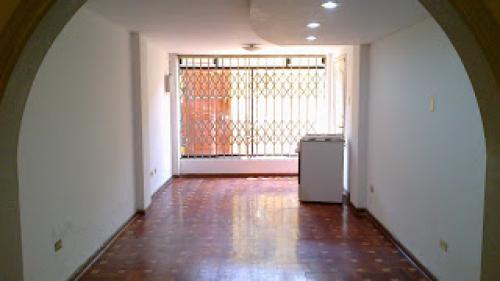 CASA EN ALQUILER PARA OFICINAS, 1er PISO 180m2 SAN BORJA, AVENIDA ANGAMOS
