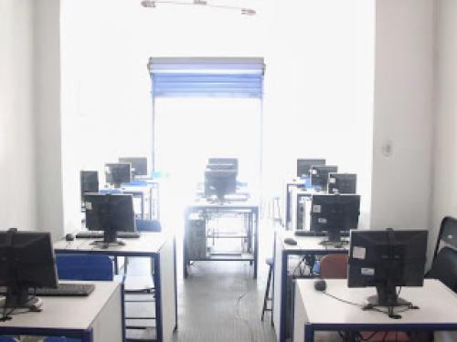 LOCAL EN ALQUILER 320m2, EXCELENTE UBICACION EN LINCE, AVENIDA PRINCIPAL.