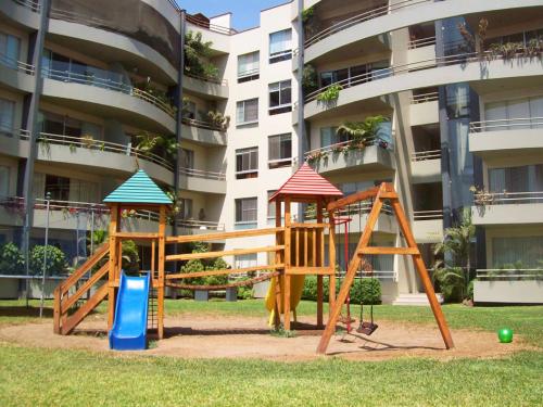 VENTA DE DPTO. FLAT DENTRO DE CONDOMINIO CERCA AL C.C.C. JOCKEY PLAZA