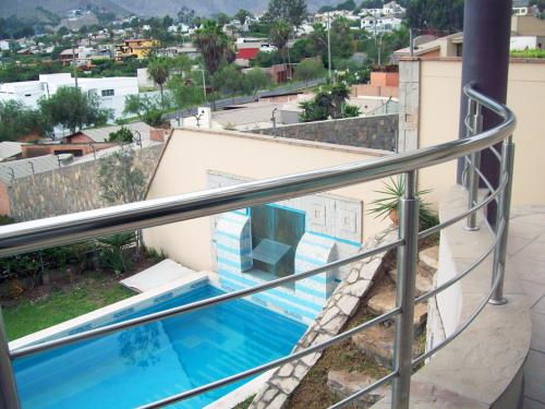 ALQUILER DE ESPECTACULAR CASA CON VISTA A LA LAGUNA EN URB. LAS LAGUNAS DE LA MOLINA