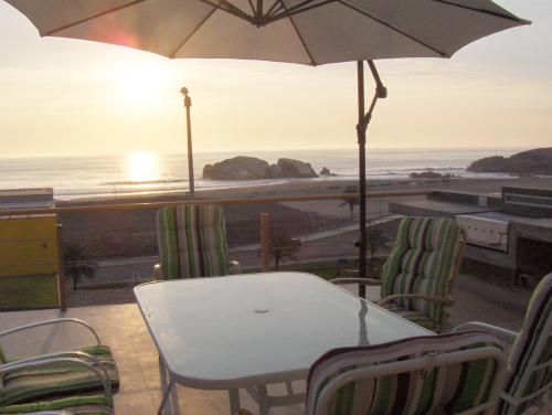 VENTA DE PRECIOSA RESIDENCIA CON EXCELENTE VISTA AL MAR EN CONDOMINIO LAS PALMERAS