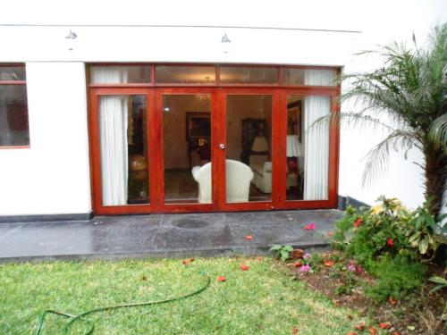 Urb. Residencial Higuereta, por la Av. Pedro Venturo, cuadra 5, SURCO