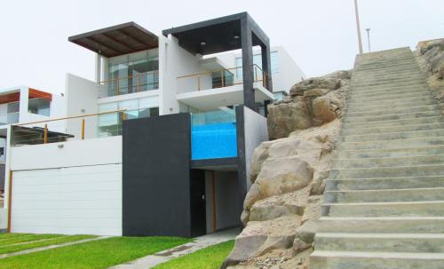 ALQUILER DE HERMOSA RESIDENCIA DE PLAYA EN EXCLUSIVO CONDOMINIO LAS PALMERAS