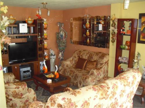 Quimperu vende amplia casa en San Juan de Miraflores.