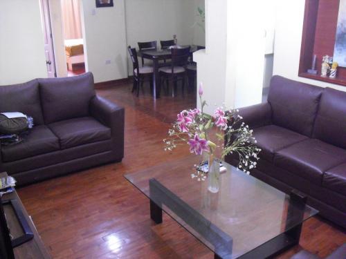 Quimperu vende departamento ideal para vivienda u oficina en San Borja.