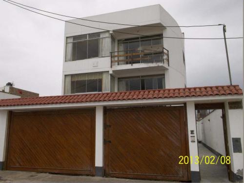 CASA DE TRES PISOS EN LURIN, CON PISCINA, JACUZI, 3 COCHERAS, FRENTE AL MAR, PLAYA EL SILENCIO - LOS PULPOS