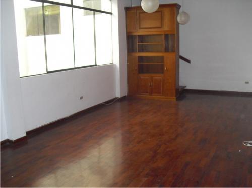Quimperu vende amplio duplex en San Borja.