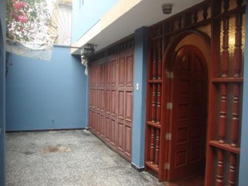 ALQUILER DE CASA U OFICINA EN CALLE LOS MIRTOS-LINCE