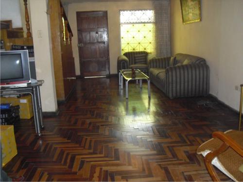 Quimperu alquila excelente casa para local en San Luis.