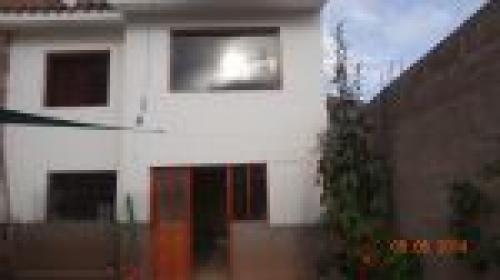 VENDO CASA EN LA URB. LARAPA