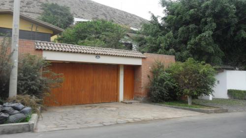 Casa en La Planicie mejor zona de Lima