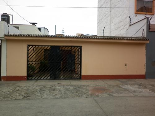 Casa como Terreno - Urb. Vista Alegre