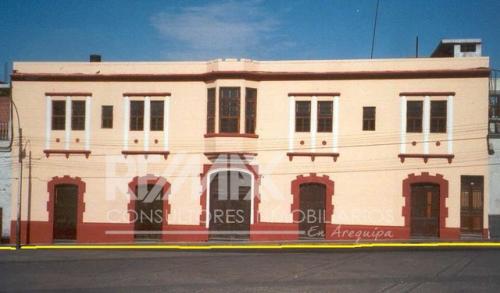 Excelente oportunidad !!! casona colonial en el centro de la ciudad