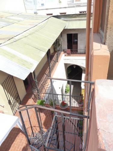 VENDO CASONA MUY BUEN ESTADO EN PLENO CENTRO 