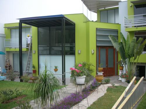 CASA MODERNA Y ELEGANTE + BUNGALOW (INDEPENDIENTES)