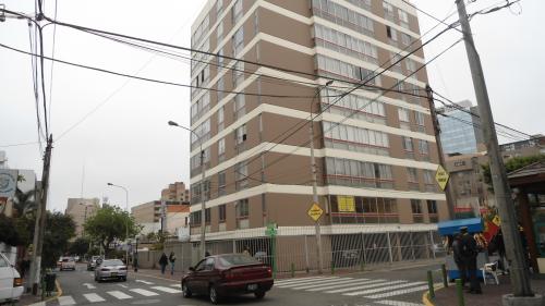 MIRAFLORES : VENDO DPTO. CENTRICO