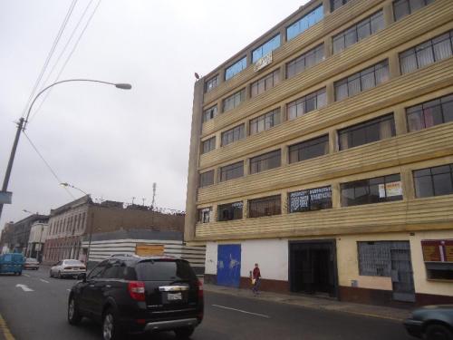 Minidepartamento en centro de lima con inquilino precario precio a tratar