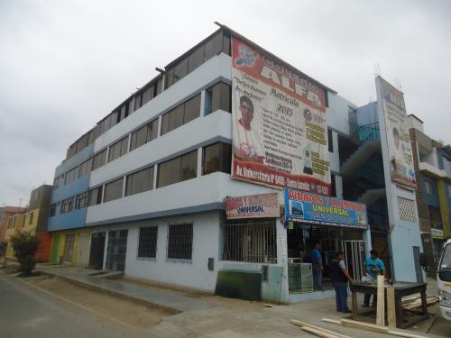 VENTA DE CASA – ZONA COMERCIAL – COMAS