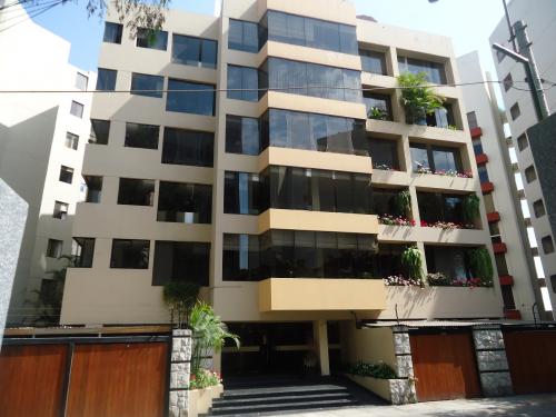VENTA DE DEPARTAMENTO TRIPLEX MIRAFLORES