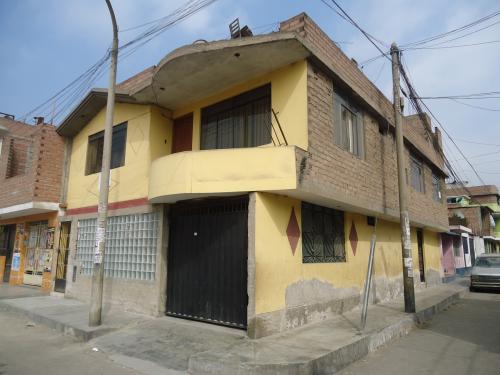 VENTA DE CASA PARA REMODELAR  EN SAN JUAN DE LURIGANCHO                         