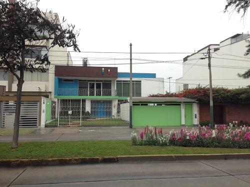 Quimperu vende casa en san borja para varios usos