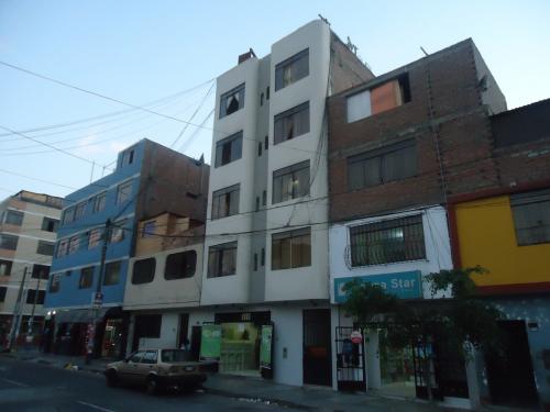 DEPARTAMENTO EN VENTA JR. CASTRO VIRREYNA N° 1247 DPTO. 303  BREÑA LIMA, PERU