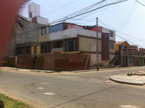 CASA COMO TERRENO PARA CONSTRUCTORA EN SAN JUAN DE MIRAFLORES