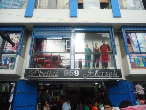 LOCAL COMERCIAL EN VENTA GALERIA “CENTRO”  MEZANINE DEL 2DO PISO CALLE AGUSTIN GAMARRA N° 959 TDA. N° 202 DISTRITO DE LA VICTORIA