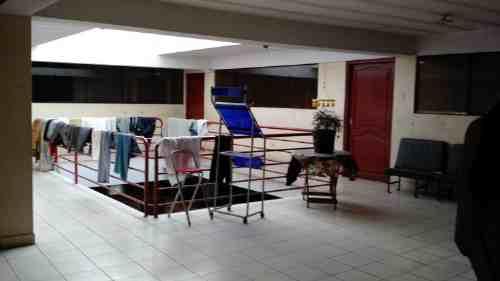 SE VENDE TODO EL 3ER PISO DE EDIFICIO FRENTE AL CONDOR