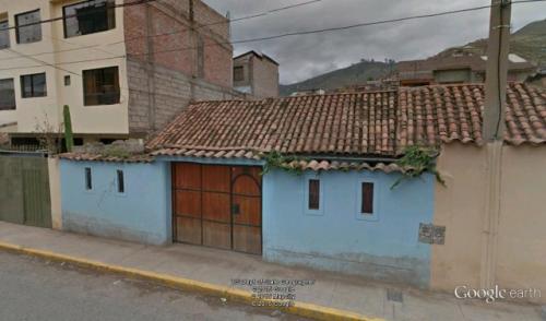 CASA COMO TERRENO EN TTIO DE 150M2, EN LA AV. JORGE CHAVEZ.