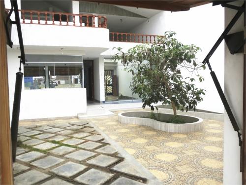 Casa de material noble en Nuevo Chimbote, también   utilisable como oficinas