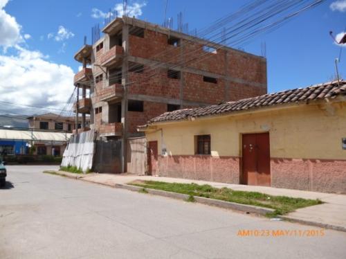 CASA COMO TERRENO EN URB. BANCOPATA
