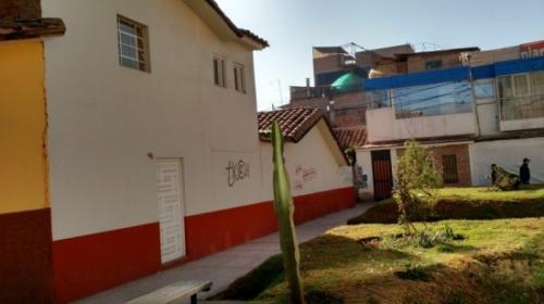 CASA COMO TERRENO EN AV. COSTANERA