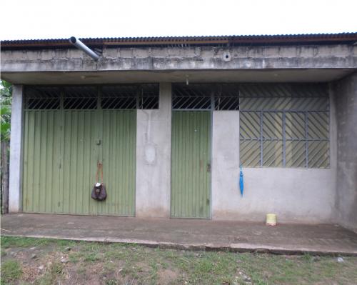 De ocasión vendo casa con base para 4 pisos en Morales