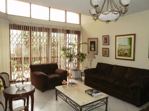 VENDO CASA EN SAN BORJA 300M2 CERCA AL PENTAGONITO