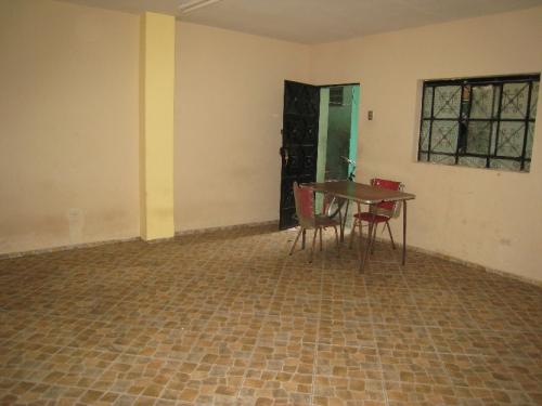 alquilo HABITACION GRANDE A DOS CUADRAS DE GAMARRA