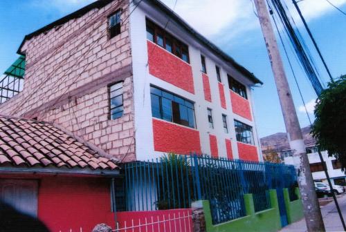 MUCHO CUIDADO Casa en Urbanización Ttio - Pasaje Democracia F2-9