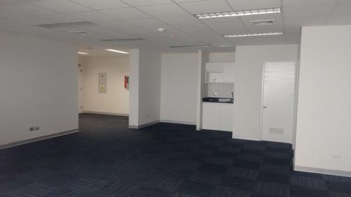 alquilo oficina centro empresarial en surco