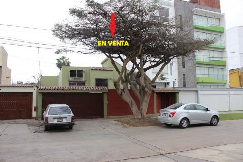 OCASION CASA COMO TERRENO O PARA REMODELAR EN MONTERRICO