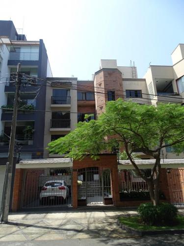 La Aurora - Frente a Parque - Primer Piso - Finos Acabados