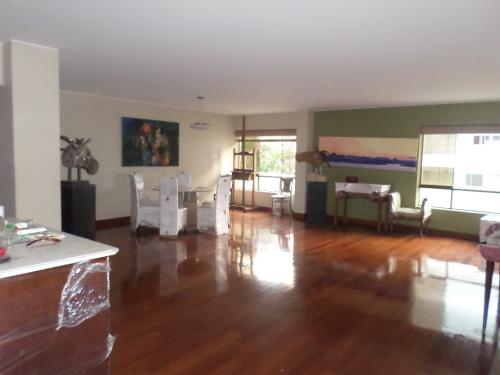 VENTA DE BONITO DEPARTAMENTO EN CHACARILLA EXCELENTE UBICACION CERCA AVENIDAS PRIMAVERA CON VELASCO ASTETE