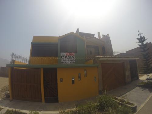 Casa de 3 pisos en venta urb. sol de huampani