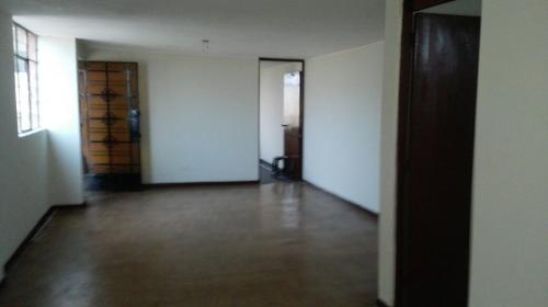 AMPLIO DEPARTAMENTO CON BUENA UBICACIÓN