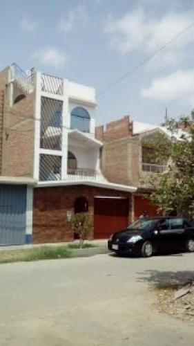 CASA DE 3 PISOS EN VENTA EN SAN MARTIN DE PORRES, URB. VIPOL DE NARANJAL