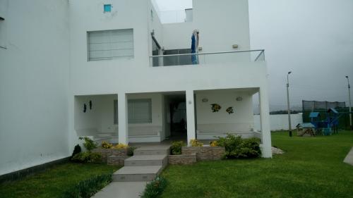 Venta de casa de playa en Asia, en exclusivo condominio Moravia 1