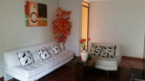 SanIsidroLimaPerúAmoblaDorm2US44d750/800M-Piso3)2/4Persns100mBusMark2cdrs