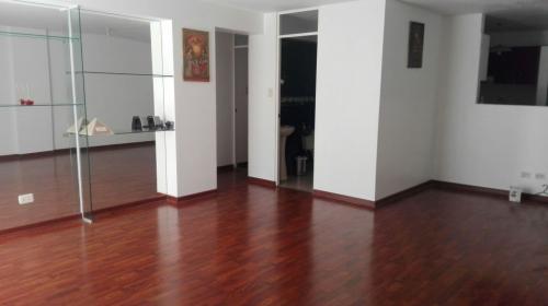 OPORTUNIDAD! VENTA DE DEPARTAMENTO EN LINCE